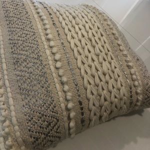 Accent throw pillow
